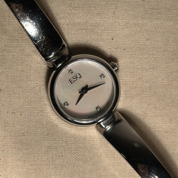 ESQ Swiss Ladies Quartz Watch Mother Of Pearl Dial Silver Tone Working WR 3ATM - Picture 3 of 7